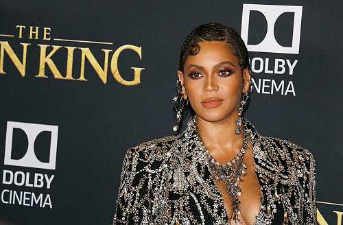 Beyoncé inspires fans to vote with 'Beywatch' outfit (photo)