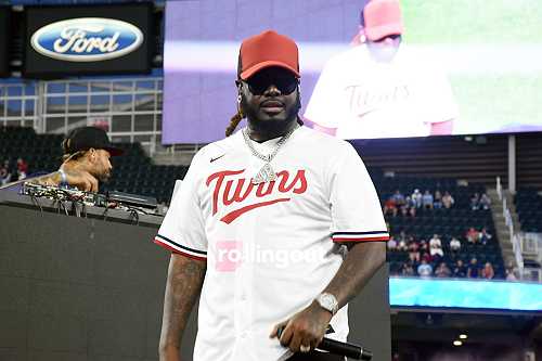 T-Pain welcomes Mark Zuckerberg into studio session