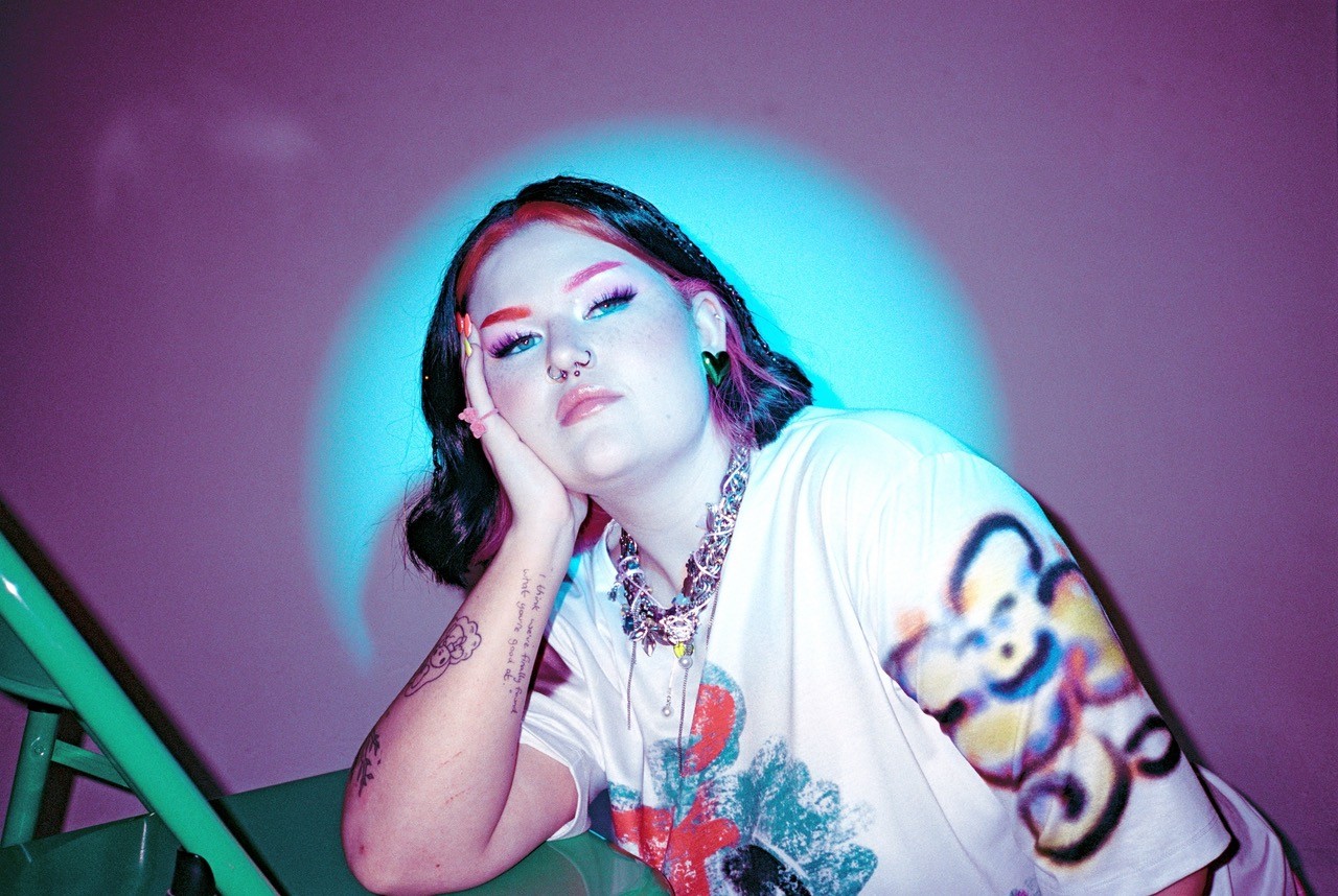 Mae Stephens champions female empowerment on funky new single 'Woah Man!' - CelebMix