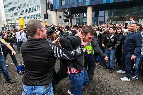 Sport: Newcastle and Sunderland fans fight in the street and throw bottles in violent clashes @HeisAustine Sport: Newcastle and Sunderland fans fight in the street and throw bottles in violent clashes @HeisAustine